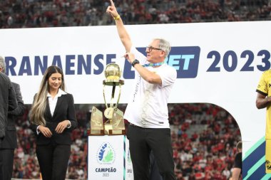 Paranaense Futbol Şampiyonası: Atlhetico Halkla İlişkiler FC Cascavel 'e karşı. 2009 Nisan, 2023, Curitiba, Parana, Brezilya: Atlhetico Paranaense takımı 2023 Paranaense Futbol Şampiyonası rövanş maçında şampiyon unvanını kutluyor. 