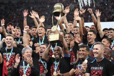 Paranaense Futbol Şampiyonası: Atlhetico Halkla İlişkiler FC Cascavel 'e karşı. 2009 Nisan, 2023, Curitiba, Parana, Brezilya: Atlhetico Paranaense takımı 2023 Paranaense Futbol Şampiyonası rövanş maçında şampiyon unvanını kutluyor. 