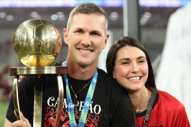 Paranaense Futbol Şampiyonası: Atlhetico Halkla İlişkiler FC Cascavel 'e karşı. 2009 Nisan, 2023, Curitiba, Parana, Brezilya: Atlhetico Paranaense takımı 2023 Paranaense Futbol Şampiyonası rövanş maçında şampiyon unvanını kutluyor. 