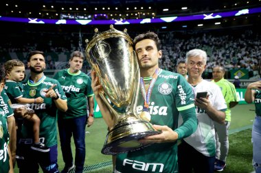 Paulista Futbol Şampiyonası Finali Palmeiras, Agua Santa 'ya karşı. Palmeiras, 9 Nisan 2023 tarihinde Sao Paulo 'da yapılan 2023 Paulista Şampiyonası finalinde Agua Santa' ya karşı oynanan rövanş maçında şampiyonluğu kutluyor.