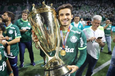Paulista Futbol Şampiyonası Finali Palmeiras, Agua Santa 'ya karşı. Palmeiras, 9 Nisan 2023 tarihinde Sao Paulo 'da yapılan 2023 Paulista Şampiyonası finalinde Agua Santa' ya karşı oynanan rövanş maçında şampiyonluğu kutluyor.