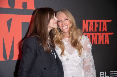 Mafya Mamma New York gösterimi. 11 Nisan 2023, New York, ABD: Monica Bellucci ve Toni Collette 11 Nisan 2023 'te New York' ta bulunan AMC Lincoln Meydanı Tiyatrosu 'ndaki Mafya Mamma New York gösterimine katıldı..  