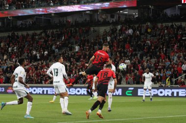 Brezilya Futbol Şampiyonası: Athletico PR vs Goias. 15 Nisan 2023, Curitiba, Parana, Brezilya: 15 Nisan Cumartesi günü Arena da Baixada 'da oynanan Brezilya Futbol Şampiyonası' nın ilk turu için Athletico PR ve Goias arasındaki futbol maçı geçerli.) 