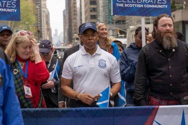 25. Geleneksel New York Tartan Günü Geçidi. 15 Nisan 2023, New York, New York, ABD: New York Belediye Başkanı Eric Adams, 15 Nisan 2023 'te Manhattan' da düzenlenen 25. Tartan Günü Geçidi sırasında 6.. 