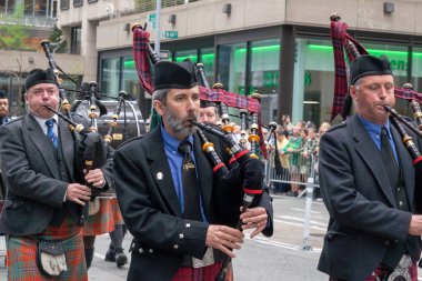 25. Geleneksel New York Tartan Günü Geçidi. 15 Nisan 2023, New York, New York, ABD: New York Caledonian Club gaydacıları 15 Nisan 2023 'te Manhattan' daki 25. Tartan Günü Geçidi 'nde yürüyüş yaptılar..  