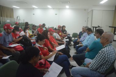 Natal 'daki Incra' da Lanless Kırsal İşçi Hareketi (MST) üyelerinin işgali. 17 Nisan 2023. Natal, Rio Grande do Norte, Brezilya: MST bir yürüyüş düzenledi ve Ulusal Kolonileşme Enstitüsü 'ne ait bir binayı işgal etti