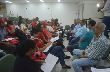 Natal 'daki Incra' da Lanless Kırsal İşçi Hareketi (MST) üyelerinin işgali. 17 Nisan 2023. Natal, Rio Grande do Norte, Brezilya: MST bir yürüyüş düzenledi ve Ulusal Kolonileşme Enstitüsü 'ne ait bir binayı işgal etti