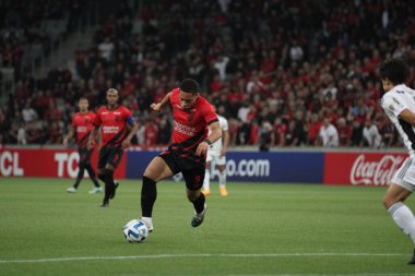 Libertadores Kupası: Athletico PR vs Atletico MG. 18 Nisan, Curitiba, Parana, Brezilya: Athletico PR ile Atletico MG arasındaki futbol maçı, 2023 Copa Libertadores 'in grup aşamasının ikinci turu için geçerli. (18) Athletico 2-1 kazandı.. 