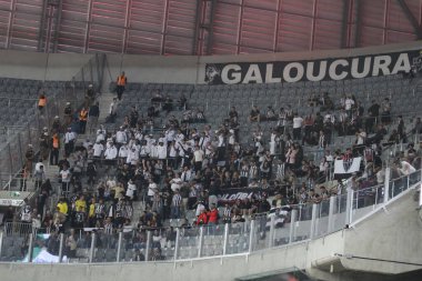 Libertadores Kupası: Athletico PR vs Atletico MG. 18 Nisan, Curitiba, Parana, Brezilya: Athletico PR ile Atletico MG arasındaki futbol maçı, 2023 Copa Libertadores 'in grup aşamasının ikinci turu için geçerli. (18) Athletico 2-1 kazandı.. 