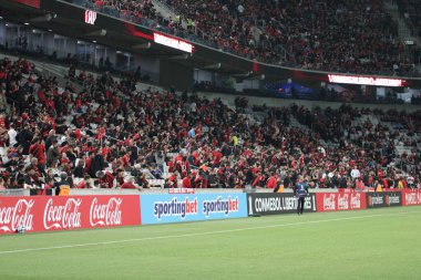 Libertadores Kupası: Athletico PR vs Atletico MG. 18 Nisan, Curitiba, Parana, Brezilya: Athletico PR ile Atletico MG arasındaki futbol maçı, 2023 Copa Libertadores 'in grup aşamasının ikinci turu için geçerli. (18) Athletico 2-1 kazandı.. 