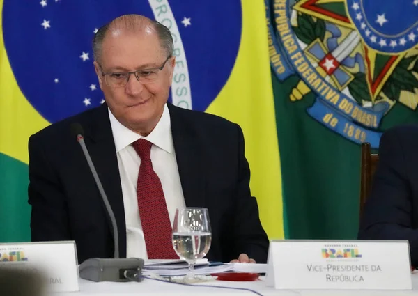ルーラ大統領は知事 議員と会談した 2023年4月18日ブラジル連邦管区ブラジリア ルイス イナシオ ルーラ シルバ大統領は知事 代表者との会合に参加する — ストック写真