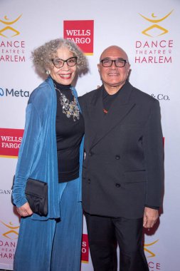 Harlem Dans Tiyatrosu Virginia Johnson 'ı onurlandırmak için 2023 Vision Gala' da. 20 Nisan 2023, New York, New York, ABD: Alexa Donaphin ve Ronald Alexander 20 Nisan 2023 tarihinde New York City Center 'daki Dance Theater of Harlem & # 39;' un 2023 Vision Gala 'sına katıldılar. 