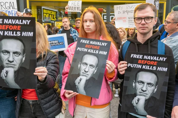 Russians Living Protest Alexei Navalny Times Square April 2023 New — Stock Photo, Image
