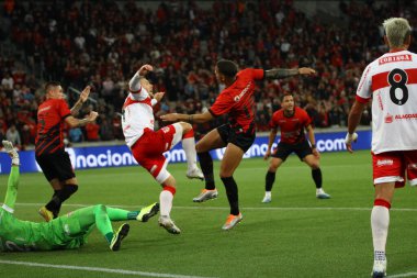 Brezilya Futbol Kupası: Athletico PR vs CRB. 25 Nisan 2023, Curitiba, Parana, Brezilya: Athletico Paranaense 'nin takımı CRB' ye karşı kazandıkları galibiyet ve sınıflandırmayı 3. aşama için geçerli penaltılarla kutluyor.