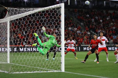 Brezilya Futbol Kupası: Athletico PR vs CRB. 25 Nisan 2023, Curitiba, Parana, Brezilya: Athletico Paranaense 'nin takımı CRB' ye karşı kazandıkları galibiyet ve sınıflandırmayı 3. aşama için geçerli penaltılarla kutluyor.