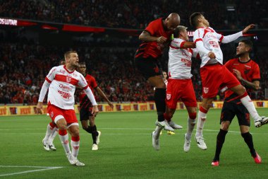 Brezilya Futbol Kupası: Athletico PR vs CRB. 25 Nisan 2023, Curitiba, Parana, Brezilya: Athletico Paranaense 'nin takımı CRB' ye karşı kazandıkları galibiyet ve sınıflandırmayı 3. aşama için geçerli penaltılarla kutluyor.