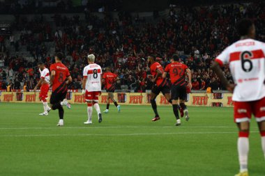 Brezilya Futbol Kupası: Athletico PR vs CRB. 25 Nisan 2023, Curitiba, Parana, Brezilya: Athletico Paranaense 'nin takımı CRB' ye karşı kazandıkları galibiyet ve sınıflandırmayı 3. aşama için geçerli penaltılarla kutluyor.