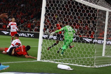 Brezilya Futbol Kupası: Athletico PR vs CRB. 25 Nisan 2023, Curitiba, Parana, Brezilya: Athletico Paranaense 'nin takımı CRB' ye karşı kazandıkları galibiyet ve sınıflandırmayı 3. aşama için geçerli penaltılarla kutluyor.