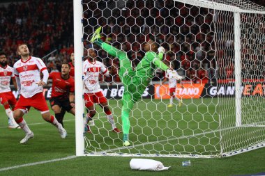 Brezilya Futbol Kupası: Athletico PR vs CRB. 25 Nisan 2023, Curitiba, Parana, Brezilya: Athletico Paranaense 'nin takımı CRB' ye karşı kazandıkları galibiyet ve sınıflandırmayı 3. aşama için geçerli penaltılarla kutluyor.