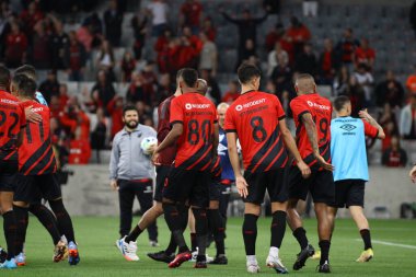 Brezilya Futbol Kupası: Athletico PR vs CRB. 25 Nisan 2023, Curitiba, Parana, Brezilya: Athletico Paranaense 'nin takımı CRB' ye karşı kazandıkları galibiyet ve sınıflandırmayı 3. aşama için geçerli penaltılarla kutluyor.