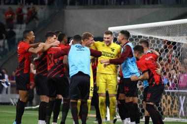 Brezilya Futbol Kupası: Athletico PR vs CRB. 25 Nisan 2023, Curitiba, Parana, Brezilya: Athletico Paranaense 'nin takımı CRB' ye karşı kazandıkları galibiyet ve sınıflandırmayı 3. aşama için geçerli penaltılarla kutluyor.