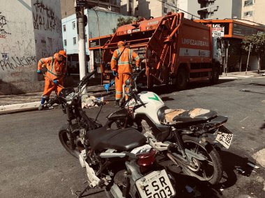 Sao Paulo 'daki Cracolandia sokaklarında temizlik operasyonu. 25 Nisan 2023. Sao Paulo, Brezilya: Rua Conselheiro Nebias ve Rua Guaianazes 'teki Sao Paulo' nun merkez bölgesinde belediye polisi Cracolandia 'yı temizledi