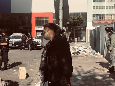 Sao Paulo 'daki Cracolandia sokaklarında temizlik operasyonu. 25 Nisan 2023. Sao Paulo, Brezilya: Rua Conselheiro Nebias ve Rua Guaianazes 'teki Sao Paulo' nun merkez bölgesinde belediye polisi Cracolandia 'yı temizledi