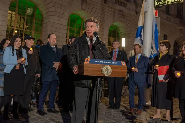 Bürgermeister Adams Spricht Bei Der Zeremonie Zum Hissen Der Israelischen — Stockfoto