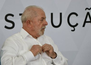 Planalto Sarayı 'nda seremoni ve Kamu Hizmetlerini Düzenleme Tasarısı. 28 Nisan 2023. Brasilia, Federal Bölge, Brezilya: Brezilya Cumhurbaşkanı Luiz Inacio Lula da Silva, tasarıyı onaylamak için düzenlenen bir etkinlikte (PL) 