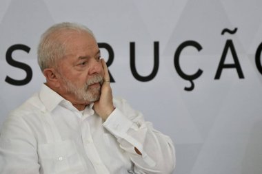 Planalto Sarayı 'nda seremoni ve Kamu Hizmetlerini Düzenleme Tasarısı. 28 Nisan 2023. Brasilia, Federal Bölge, Brezilya: Brezilya Cumhurbaşkanı Luiz Inacio Lula da Silva, tasarıyı onaylamak için düzenlenen bir etkinlikte (PL) 