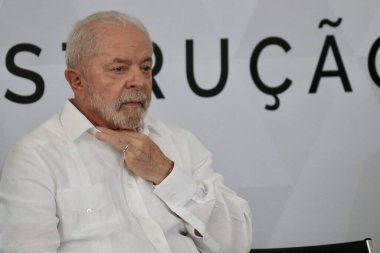 Planalto Sarayı 'nda seremoni ve Kamu Hizmetlerini Düzenleme Tasarısı. 28 Nisan 2023. Brasilia, Federal Bölge, Brezilya: Brezilya Cumhurbaşkanı Luiz Inacio Lula da Silva, tasarıyı onaylamak için düzenlenen bir etkinlikte (PL) 