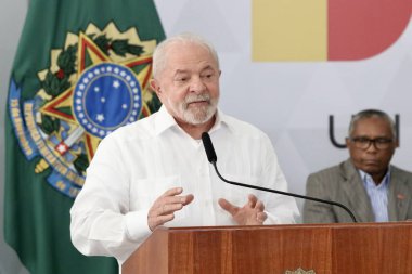 Planalto Sarayı 'nda seremoni ve Kamu Hizmetlerini Düzenleme Tasarısı. 28 Nisan 2023. Brasilia, Federal Bölge, Brezilya: Brezilya Cumhurbaşkanı Luiz Inacio Lula da Silva, tasarıyı onaylamak için düzenlenen bir etkinlikte (PL) 