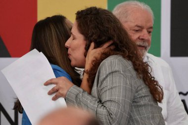 Planalto Sarayı 'nda seremoni ve Kamu Hizmetlerini Düzenleme Tasarısı. 28 Nisan 2023. Brasilia, Federal Bölge, Brezilya: Brezilya Cumhurbaşkanı Luiz Inacio Lula da Silva, tasarıyı onaylamak için düzenlenen bir etkinlikte (PL) 