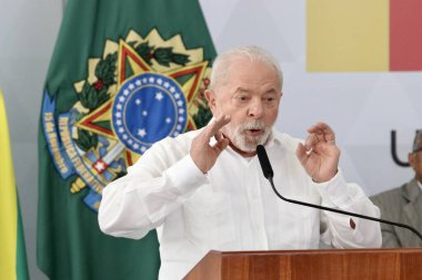 Planalto Sarayı 'nda seremoni ve Kamu Hizmetlerini Düzenleme Tasarısı. 28 Nisan 2023. Brasilia, Federal Bölge, Brezilya: Brezilya Cumhurbaşkanı Luiz Inacio Lula da Silva, tasarıyı onaylamak için düzenlenen bir etkinlikte (PL) 