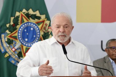 Planalto Sarayı 'nda seremoni ve Kamu Hizmetlerini Düzenleme Tasarısı. 28 Nisan 2023. Brasilia, Federal Bölge, Brezilya: Brezilya Cumhurbaşkanı Luiz Inacio Lula da Silva, tasarıyı onaylamak için düzenlenen bir etkinlikte (PL) 