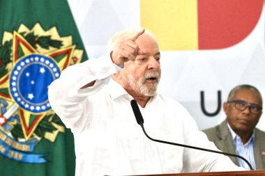 Planalto Sarayı 'nda seremoni ve Kamu Hizmetlerini Düzenleme Tasarısı. 28 Nisan 2023. Brasilia, Federal Bölge, Brezilya: Brezilya Cumhurbaşkanı Luiz Inacio Lula da Silva, tasarıyı onaylamak için düzenlenen bir etkinlikte (PL) 