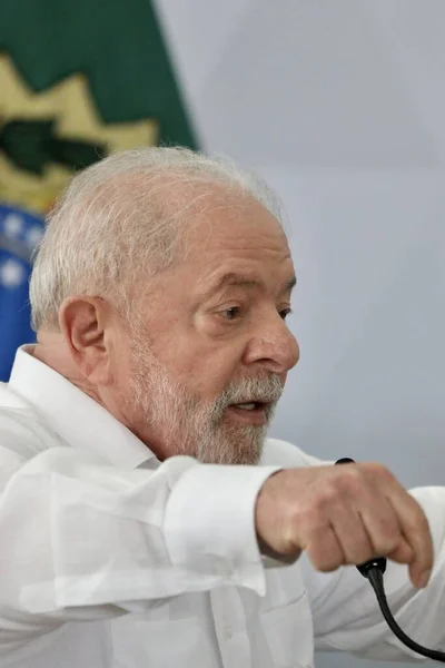 プラント宮殿での式典と公務員を調整する法案 2023年4月28日 ブラジル連邦管区ブラジリア ブラジル共和国大統領Luiz Inacio Lula Silvaは — ストック写真