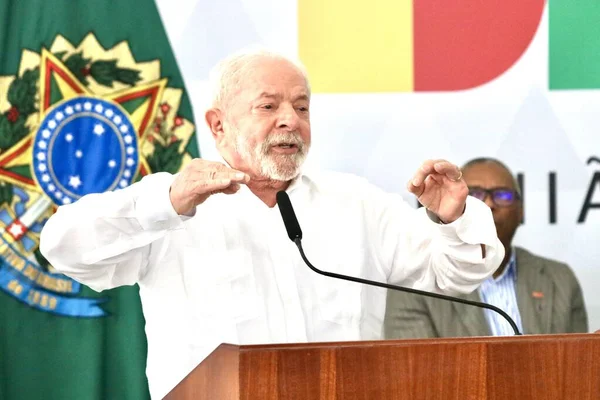 プラント宮殿での式典と公務員を調整する法案 2023年4月28日 ブラジル連邦管区ブラジリア ブラジル共和国大統領Luiz Inacio Lula Silvaは — ストック写真