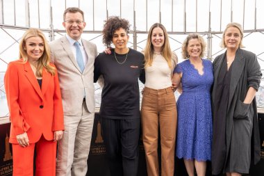 Majestelerinin New York Başkonsolosu Emma Wade-Smith taç giyme törenini kutlamak için Empire State Binası 'nı aydınlatıyor. 5 Mayıs 2023, New York, New York, ABD: Katherine Jenkins, Henry Timms, Shantell Martin, Hannah Young