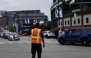Chicago Cubs, Wrigley Stadyumu 'nda Miami Marlins' e karşı. 6 Mayıs 2023, Chicago, Illinois, ABD: Chicago Cubs, Wrigley Stadyumu 'nda Miami Marlins' e karşı oynanan MLB maçlarını izlemek için akın ediyor.