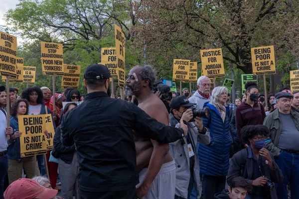 地下鉄で男の死をChokehold後に栄養失調が成長します 2023年5月5日アメリカ合衆国ニューヨーク州ニューヨーク市ワシントン スクエア パークで開催される Jordan Neelyのための正義 集会に抗議者が集結 — ストック写真