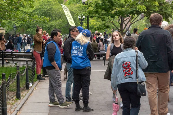 在地铁里被勒死后愤怒的增长 2023年5月5日 美国纽约 2023年5月5日 抗议者聚集在华盛顿广场公园举行 约旦正义 — 图库照片