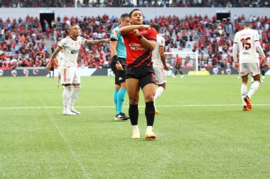 (Brezilya Futbol Şampiyonası: Athletico PR Flamengo 'ya karşı. 7 Mayıs 2023, Curitiba, Parana, Brezilya: Athletico PR ve Flamengo arasındaki futbol maçı 2023 Brezilya Futbol Şampiyonası 'nın dördüncü turu için geçerli, Pazar günü Arena da Baixada' da