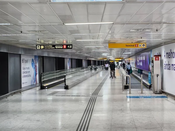 Aeropuerto Internacional Guarulhos Mayo 2023 Sao Paulo Brasil Movimiento Personas —  Fotos de Stock