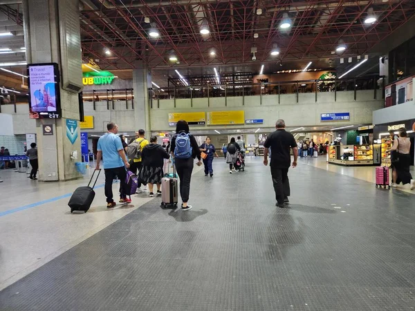 Mezinárodní Letiště Guarulhos 2023 Sao Paulo Brazílie Pohyb Osob Terminálech — Stock fotografie