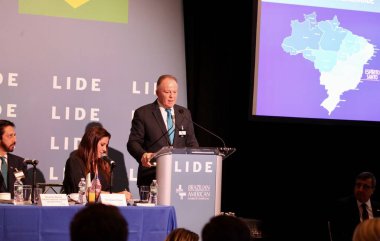 LIDE BRAZİL BÜYÜK BÖLGESİ. 09 Mayıs 2023, Brezilya: Brezilya Milletvekilleri Meclisi Başkanı Arthur Lira, senatörler, valiler ve federal milletvekillerinden oluşan bir heyetle Brezilya için fırsatları tartışıyor.