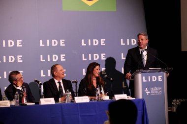 LIDE BRAZİL BÜYÜK BÖLGESİ. 09 Mayıs 2023, Brezilya: Brezilya Milletvekilleri Meclisi Başkanı Arthur Lira, senatörler, valiler ve federal milletvekillerinden oluşan bir heyetle Brezilya için fırsatları tartışıyor.