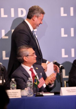LIDE BRAZİL BÜYÜK BÖLGESİ. 09 Mayıs 2023, Brezilya: Brezilya Milletvekilleri Meclisi Başkanı Arthur Lira, senatörler, valiler ve federal milletvekillerinden oluşan bir heyetle Brezilya için fırsatları tartışıyor.