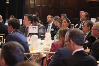 LIDE BRAZİL BÜYÜK BÖLGESİ. 09 Mayıs 2023, Brezilya: Brezilya Milletvekilleri Meclisi Başkanı Arthur Lira, senatörler, valiler ve federal milletvekillerinden oluşan bir heyetle Brezilya için fırsatları tartışıyor.