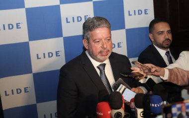 LIDE BRAZİL BÜYÜK BÖLGESİ. 09 Mayıs 2023, Brezilya: Brezilya Milletvekilleri Meclisi Başkanı Arthur Lira, senatörler, valiler ve federal milletvekillerinden oluşan bir heyetle Brezilya için fırsatları tartışıyor.